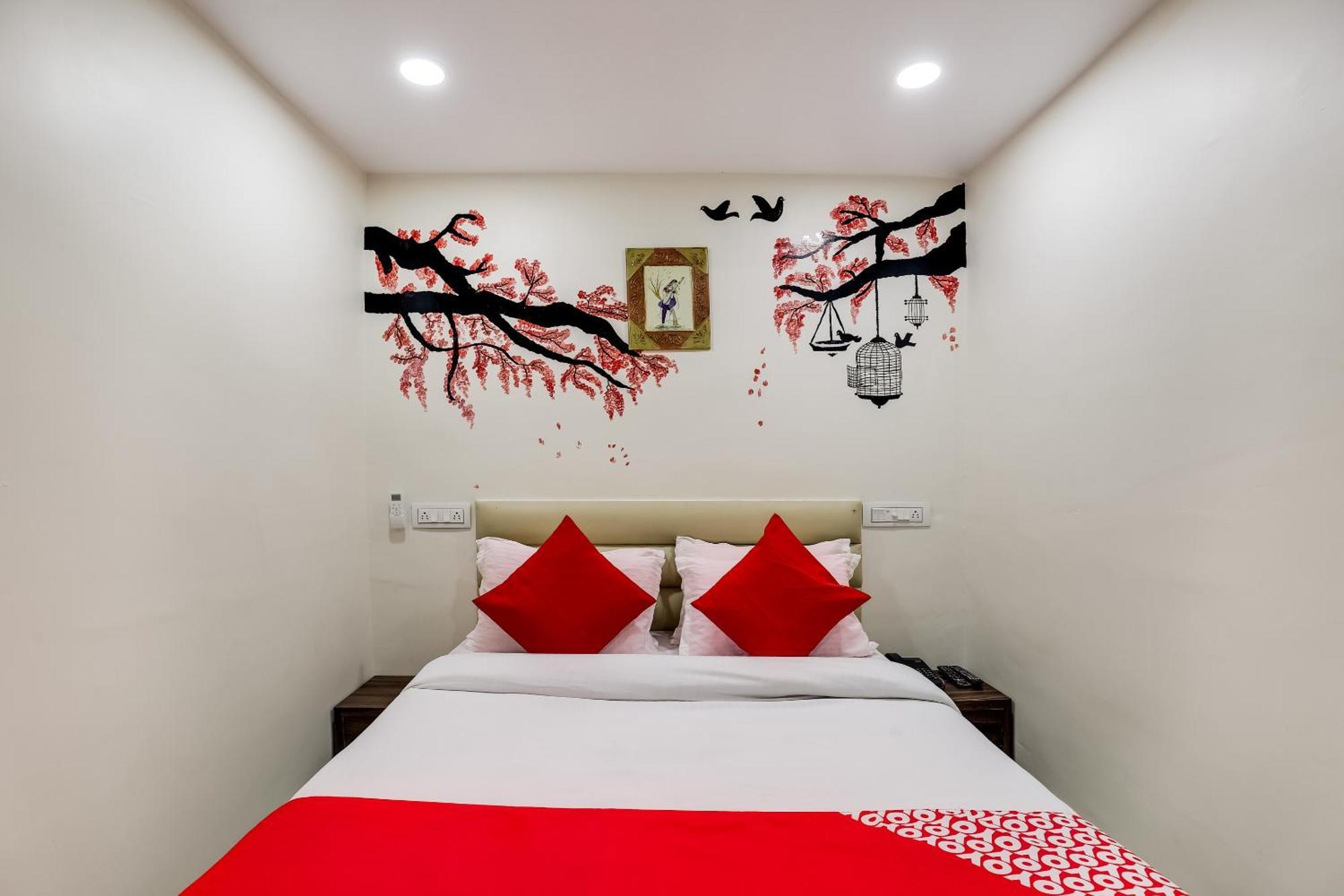 Collection O Hotel Alice Ahmedabad Exterior photo